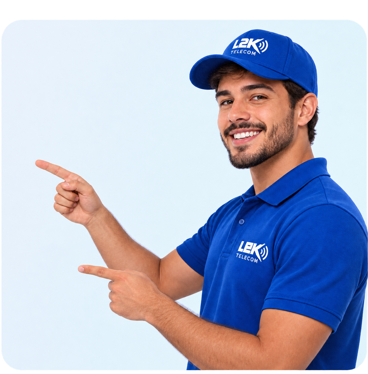 Atendente L2K apontando para as informações da empresa